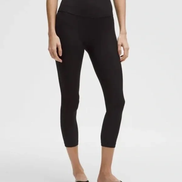 Lululemon Align High Rise Crop 23″ Leggings – Black / Nulu Fabric / Women’s - Picture 4 of 8